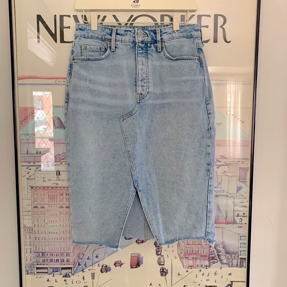 Old Navy denim skirt faded and distressed size 6